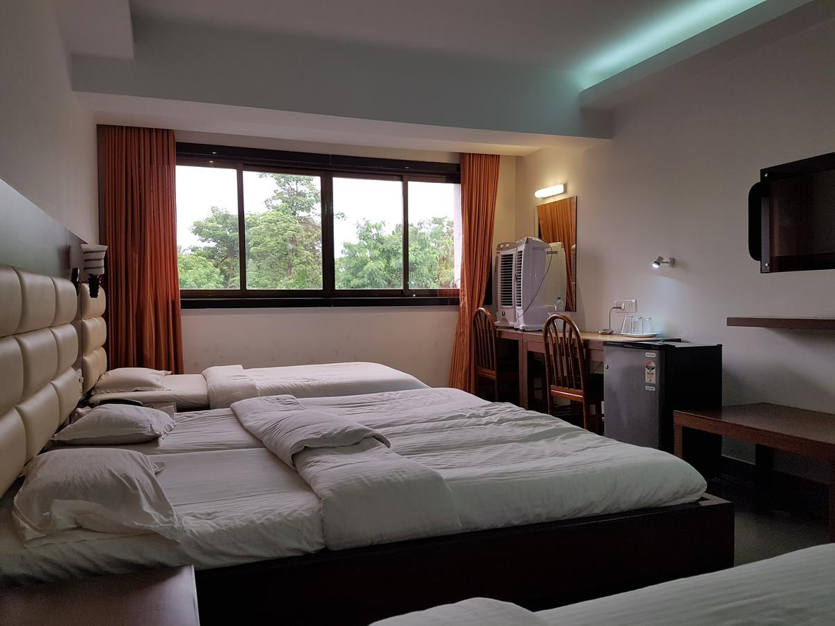 Bisu Hotel & Resorts Khed  Экстерьер фото