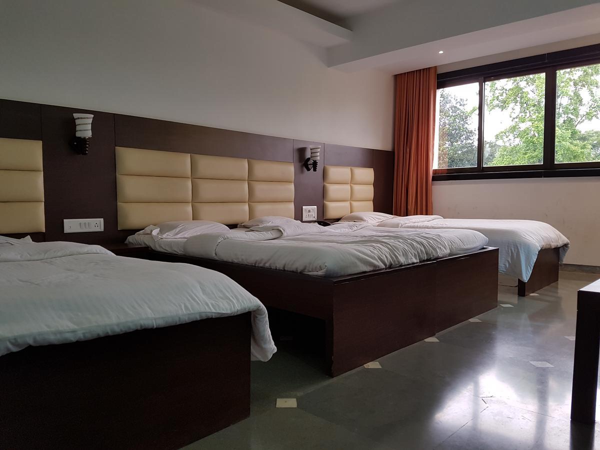 Bisu Hotel & Resorts Khed  Экстерьер фото